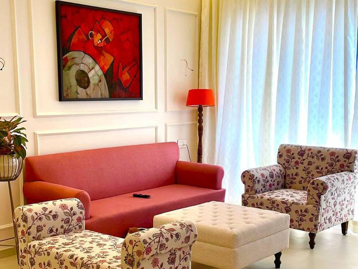 Panelled living room by Home Beautification